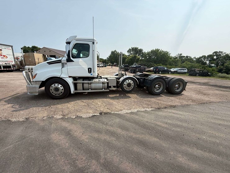 2024-freightliner-semi,-cummins-x15-engine,-420,478-miles,-10-speed,-full-locking-rear-ends,-tri-axl-image-19