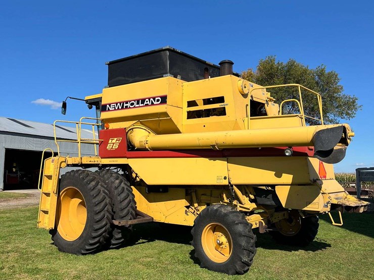 1992-new-holland-tr86-image-41