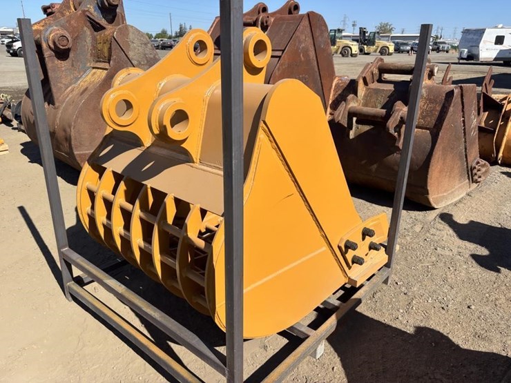 caterpillar-320-image-3