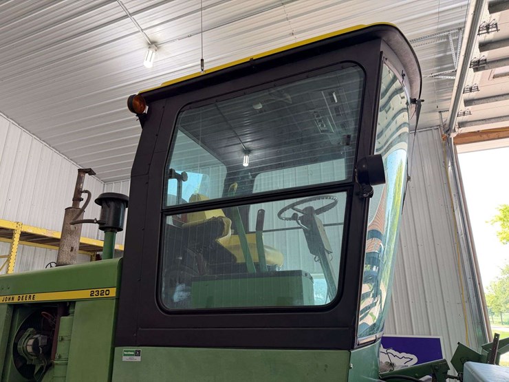 john-deere-2320-image-17