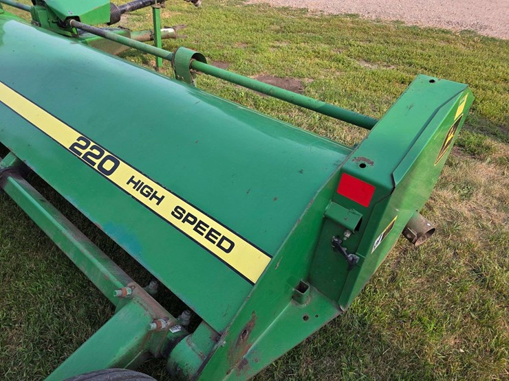 john-deere-220-image-22