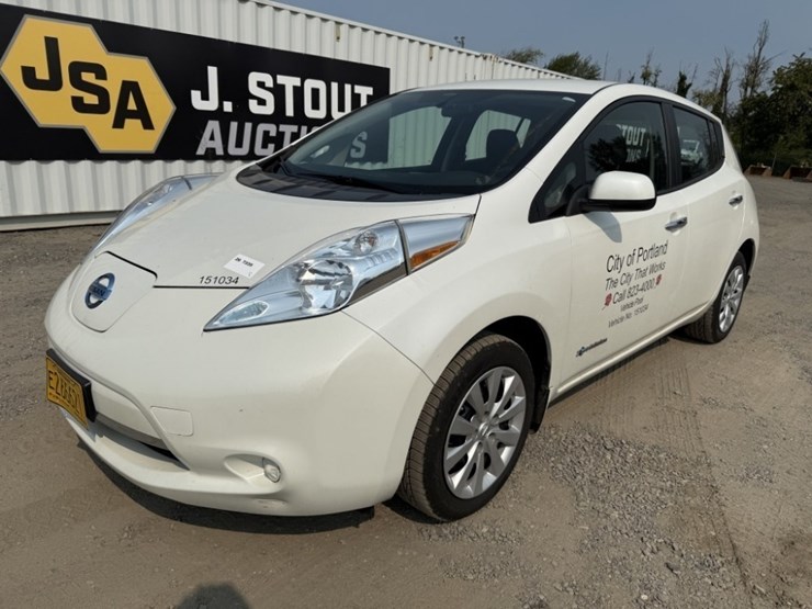 2015-nissan-leaf-electric-sedan-image-1