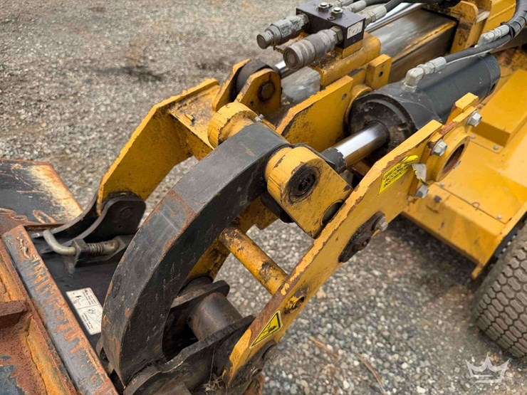 2022-rayco-1800wl-mini-articulated-wheel-loader-image-25