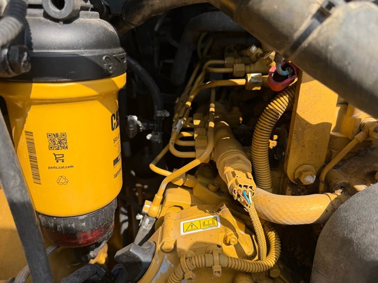 2021-caterpillar-226d3-image-16
