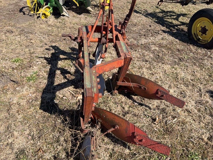 john-deere-three-point-two-bottom-plow-image-4