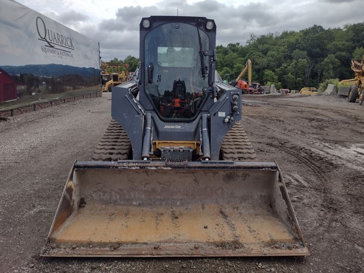 deere-323e-image-2