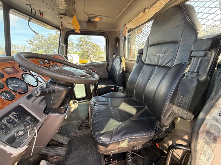 2009-peterbilt-367-image-16