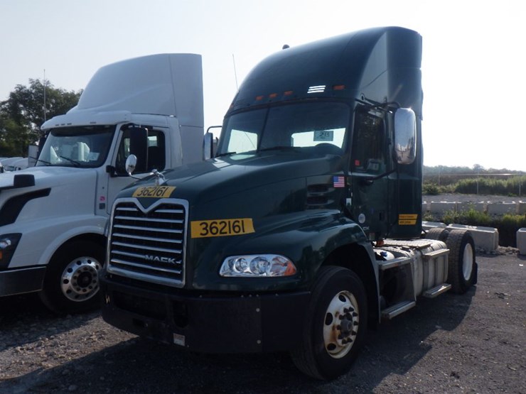 2017-mack-ch612-image-1