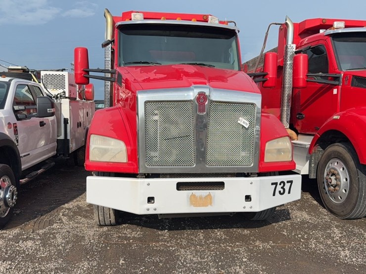 2016-kenworth-t880-image-2