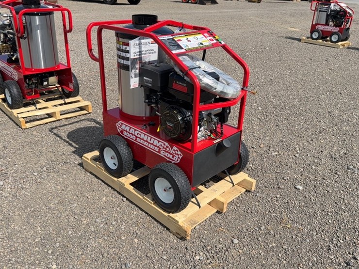 #2080-•-magnum-4000-series-heated-pressure-washer-image-2