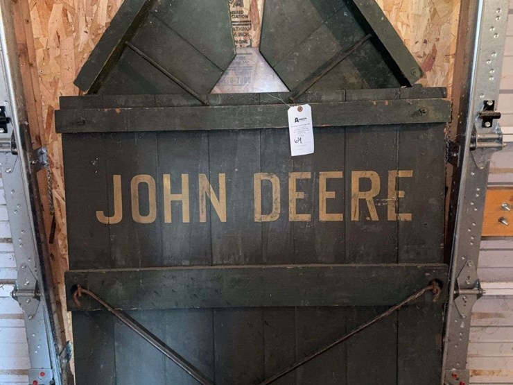 john-deere-buckboard-wagon-endgate-image-1