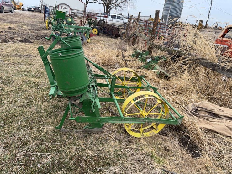 john-deere-two-row-planter-image-2