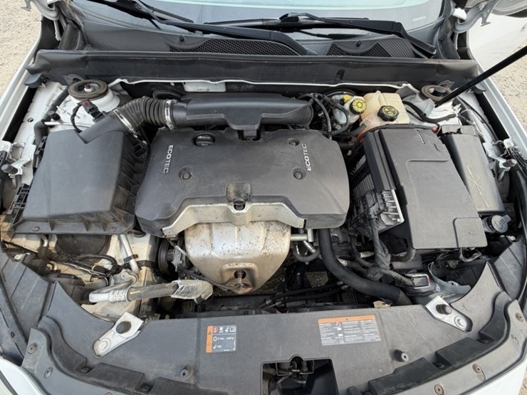 2015-chevrolet-malibu-ls-sedan-image-13