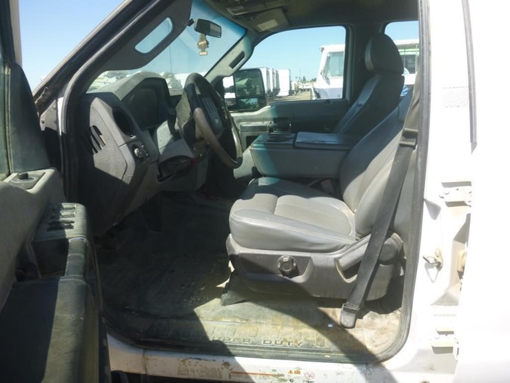 2016-ford-f550-image-12