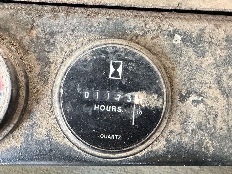 john-deere-2320-image-37