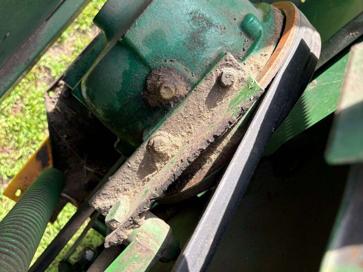 john-deere-216-image-11