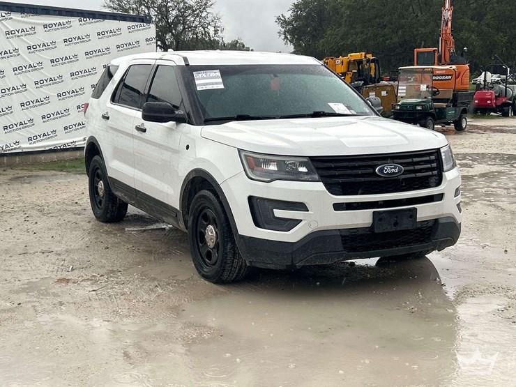 2016-ford-explorer-image-4