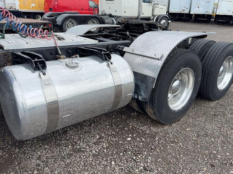 2000-peterbilt-378-image-10