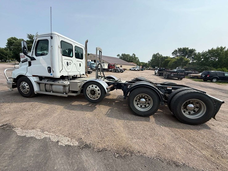 2024-freightliner-semi,-cummins-x15-engine,-420,478-miles,-10-speed,-full-locking-rear-ends,-tri-axl-image-18