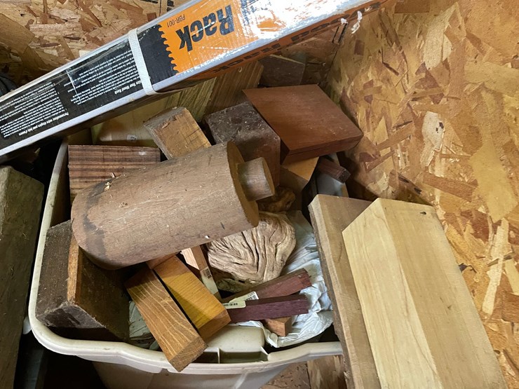 #7138-•-contents-of-wall-image-11