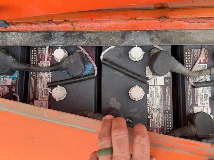 2008-jlg-e400a-image-9