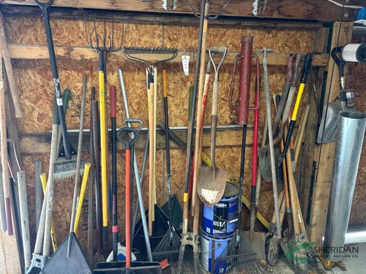 yard-hand-tools---shovels,-rakes,-brooms,-forks-and-misc.-image-1