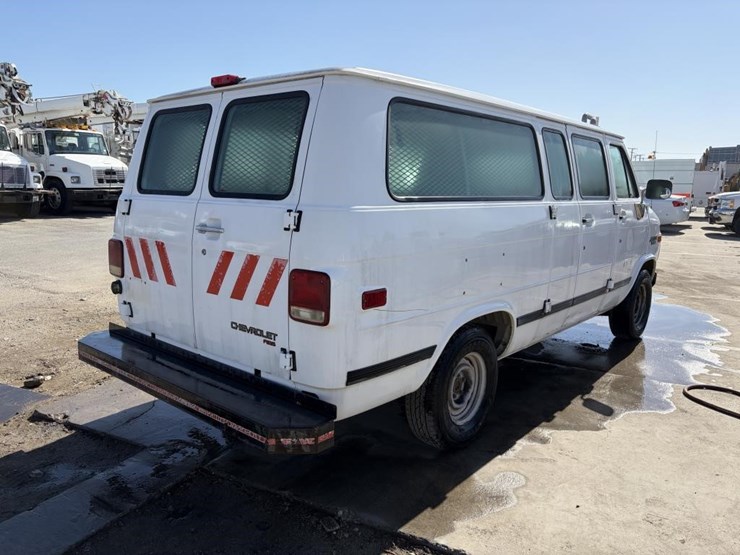 1995-chevrolet-g20-image-3