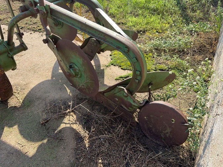 john-deere-12-image-11