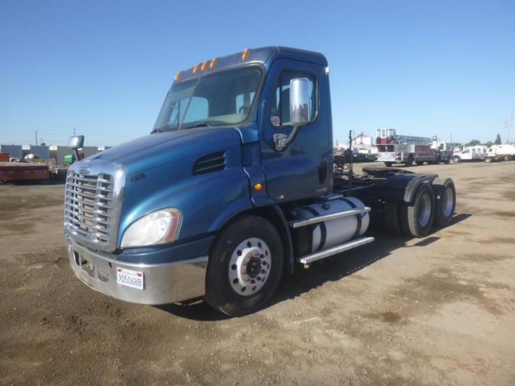 2012-freightliner-cascadia-113-image-1