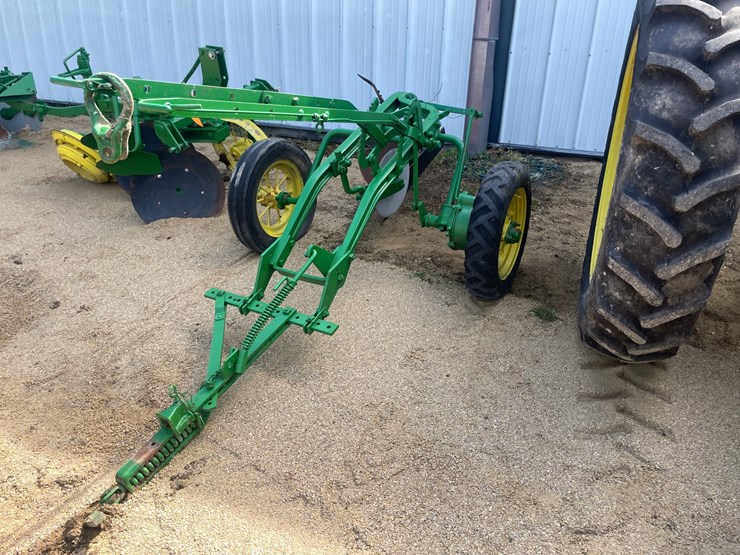 #4684-•-john-deere-sinlge-bottom-plow-image-1