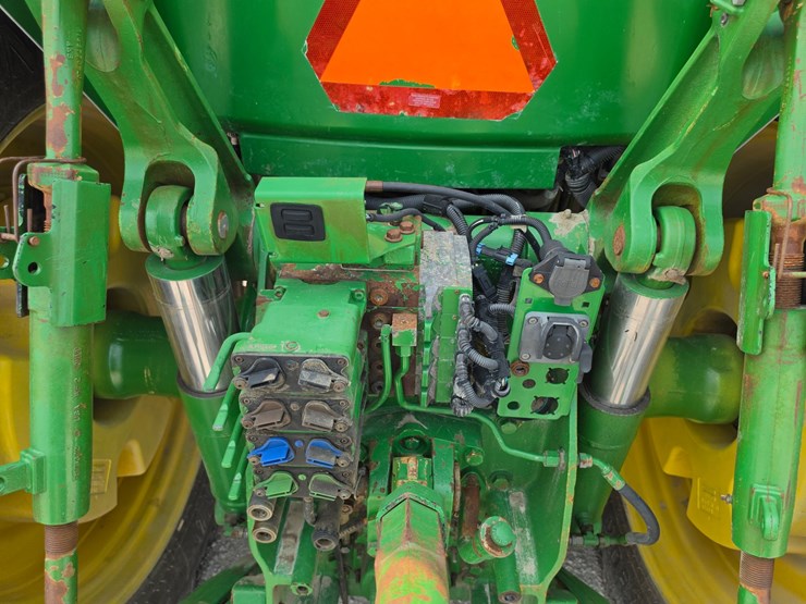 john-deere-8285r-image-16