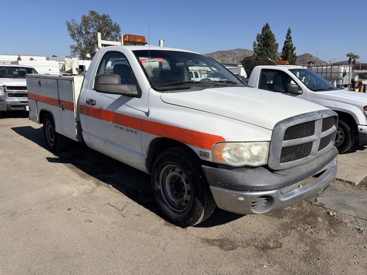 2005-dodge-ram-2500-image-2