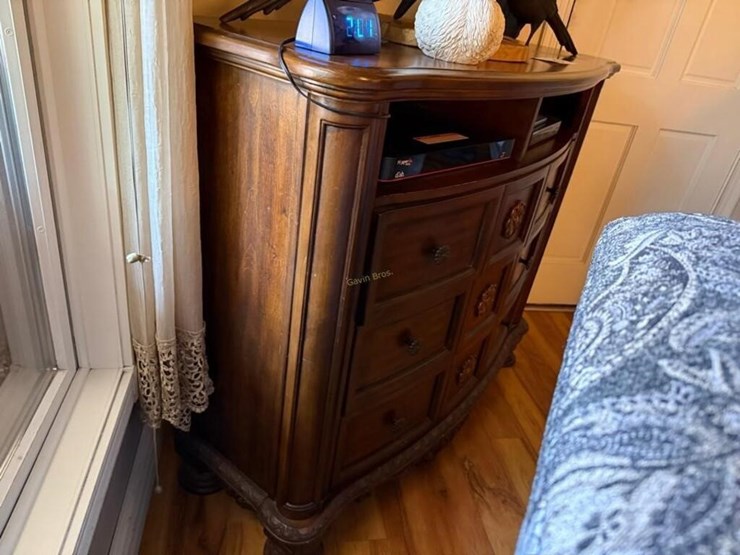 wood-tv-stand-image-4