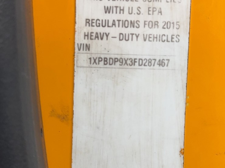 2015-peterbilt-579-image-12