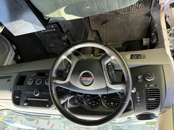 2012-gmc-sierra-2500hd-image-17