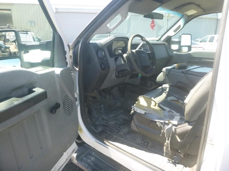 2013-ford-f550-image-13