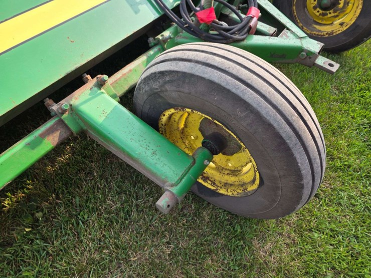 john-deere-220-image-33