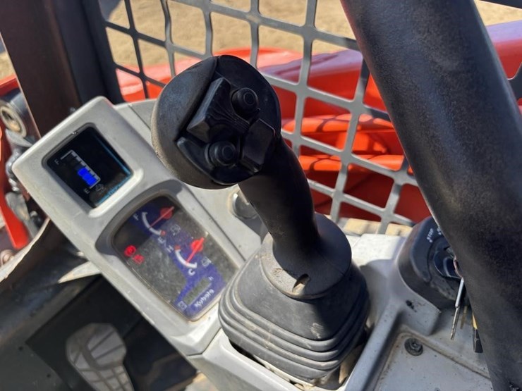 2017-kubota-svl95-2s-image-25