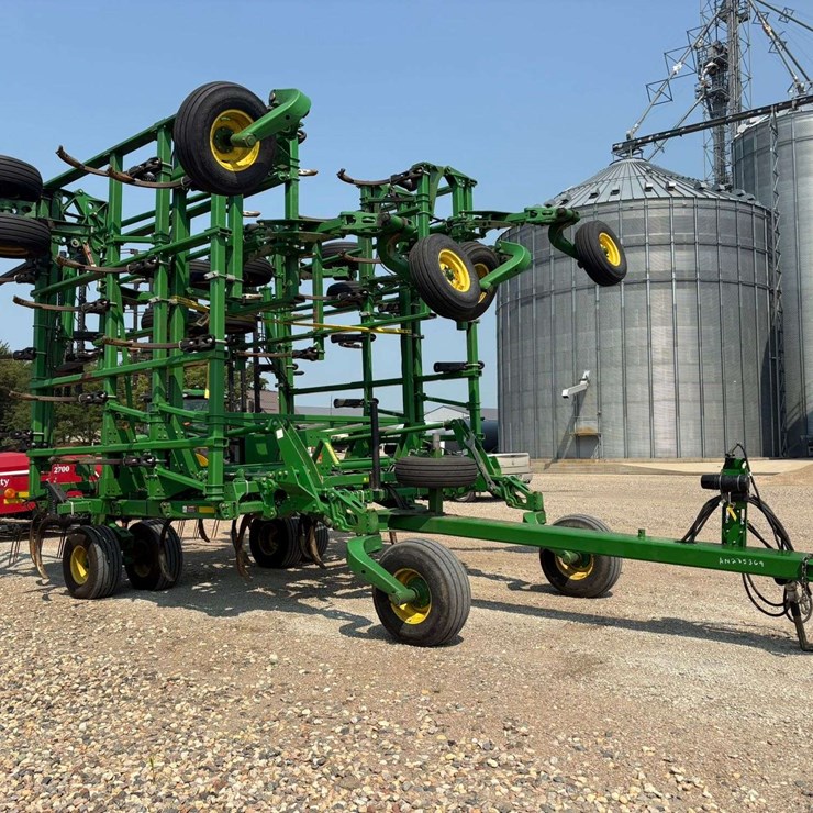 2014 JOHN DEERE 2410