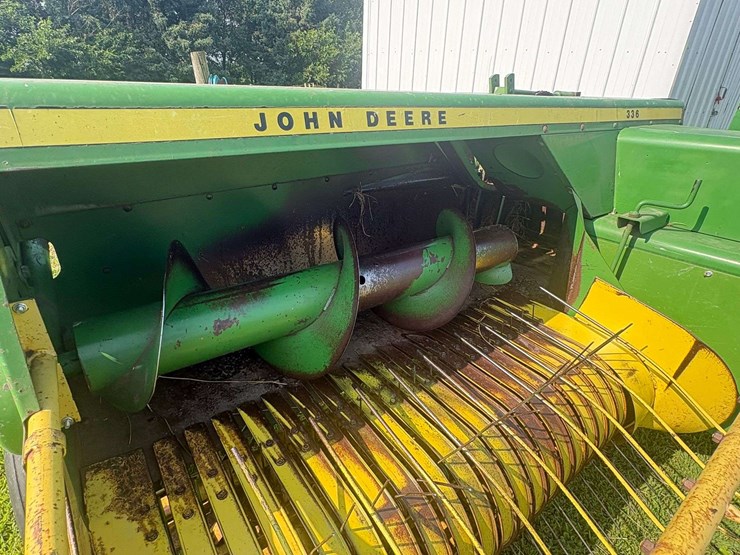 john-deere-336-image-13