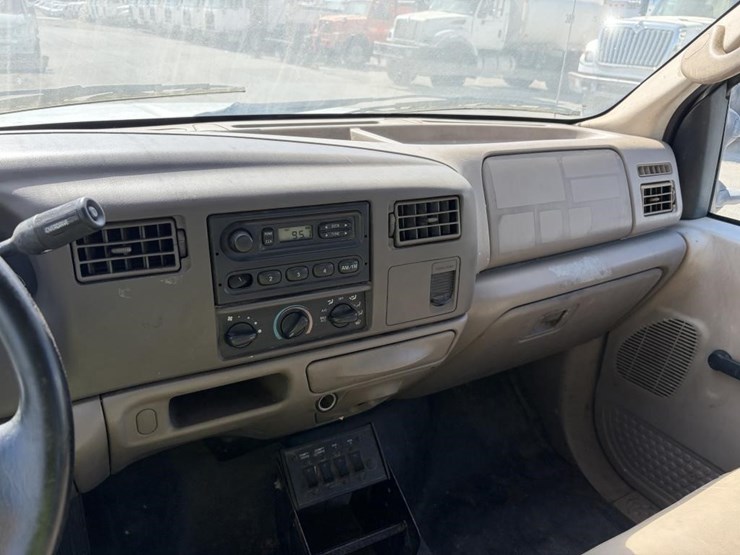 2004-ford-f350-image-16