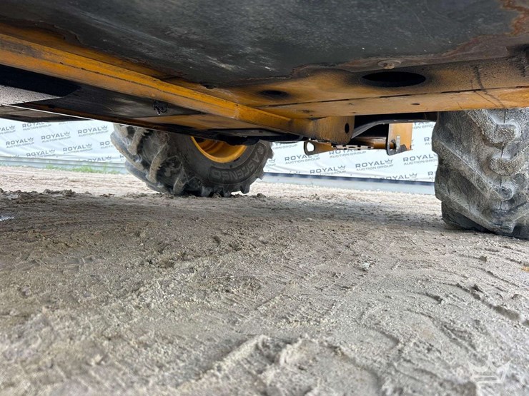 2014-jcb-527-58-image-25
