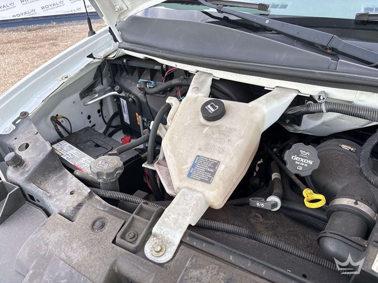 2017-chevrolet-express-2500-image-8