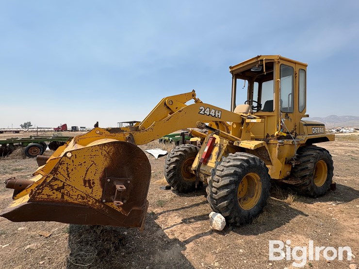 1997-deere-244h-image-1