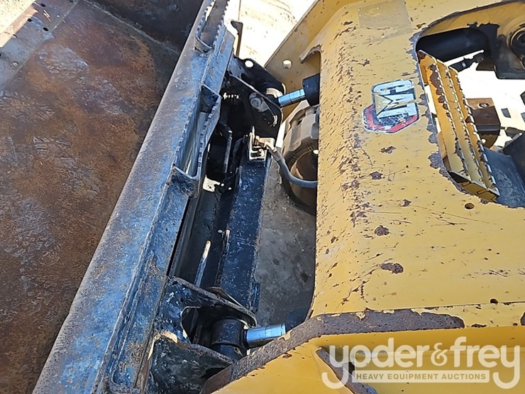 2021-caterpillar-289d3-image-16