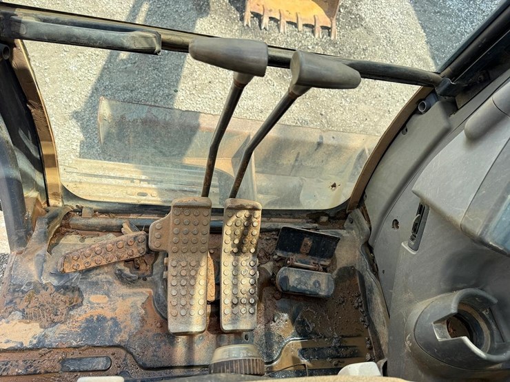 deere-80c-image-21