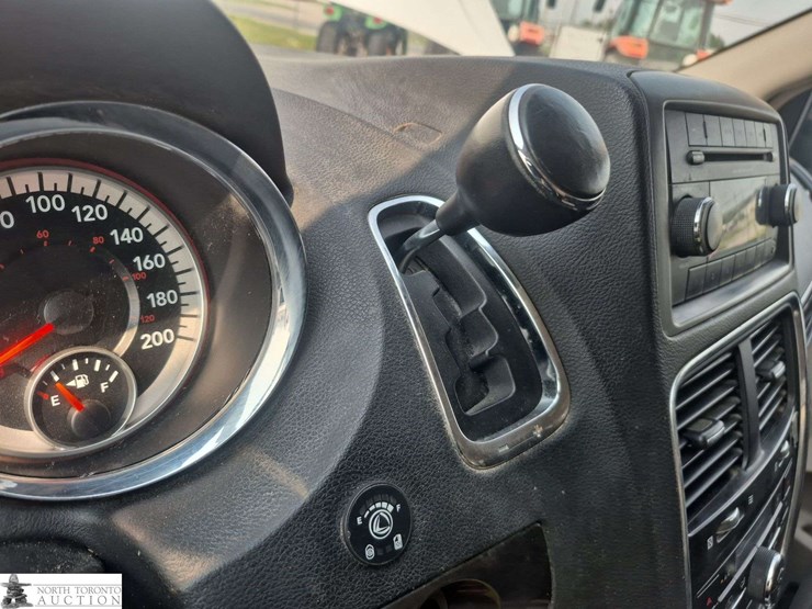 2017-dodge-grand-caravan-crew-image-20