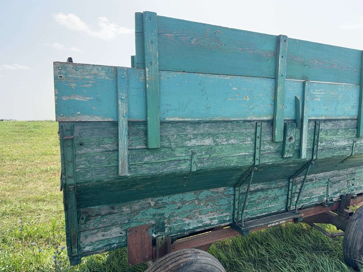 john-deere-running-gear-and-flare-box-wagon-with-simonsen-hoist-image-13