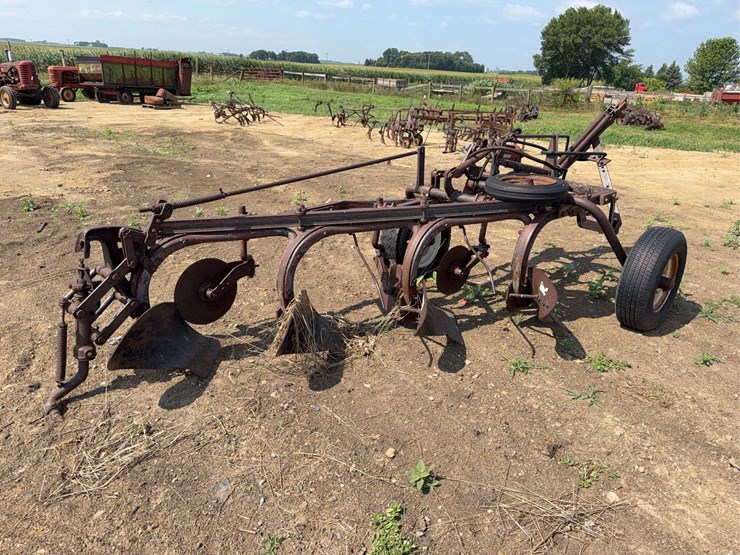 mccormick-deering-four-bottom-pull-tyle-mold-board-plow-image-2