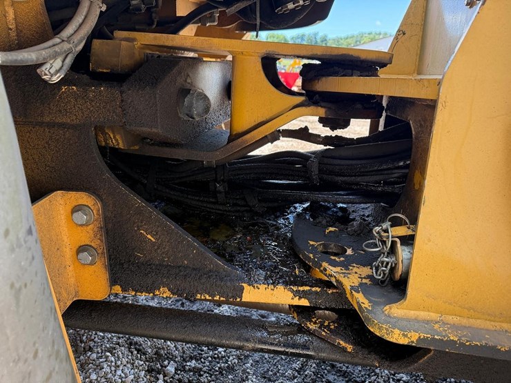 2008-deere-344j-image-11